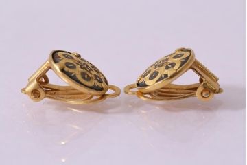 ヴィンテージ　昭和期　黒とゴールドのカラーが大人っぽい丸型イヤリング(アクセサリー、ビンテージ)(R-041934)