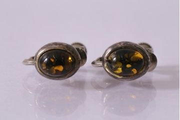 ヴィンテージ　昭和期　琥珀色のストーンがアクセントのシルバーイヤリング(アクセサリー、ビンテージ)(R-041938)