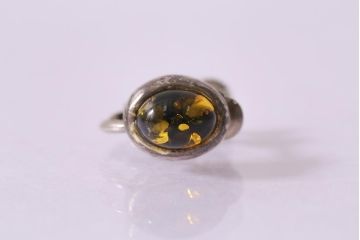 ヴィンテージ　昭和期　琥珀色のストーンがアクセントのシルバーイヤリング(アクセサリー、ビンテージ)(R-041938)