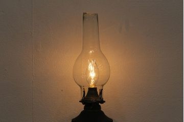 アンティーク照明　昭和初期　オイルランプリメイク　使いこまれた質感が味わい深いテーブルランプ(スタンドライト、卓上照明)(R-041939)