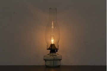 アンティーク照明　昭和初期　オイルランプリメイク　レトロなガラスが和む空間を演出するテーブルランプ(スタンドライト、卓上照明)(R-041940)
