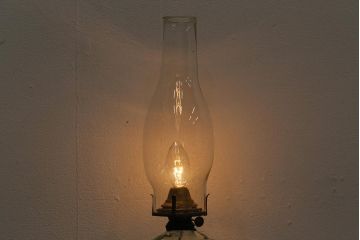 アンティーク照明　昭和初期　オイルランプリメイク　レトロなガラスが和む空間を演出するテーブルランプ(スタンドライト、卓上照明)(R-041940)