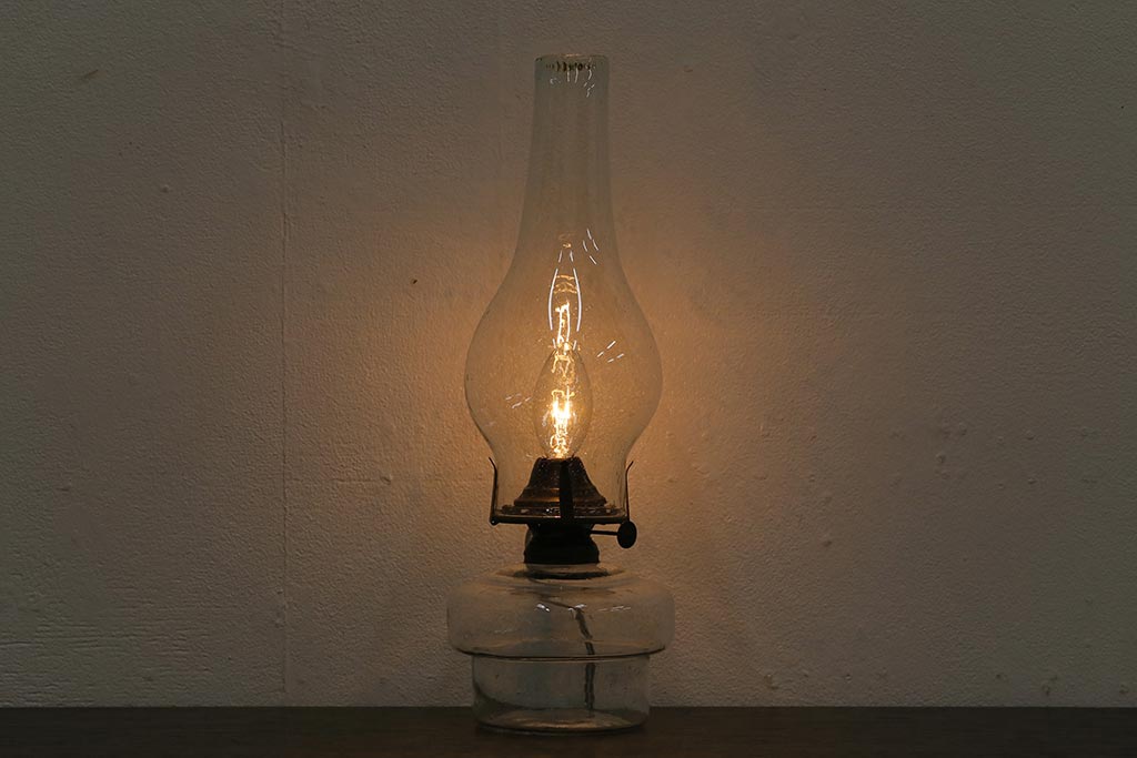 アンティーク照明　昭和初期　オイルランプリメイク　気泡ガラスが趣のある空間を演出するレトロなテーブルランプ(スタンドライト、卓上照明)(R-041941)