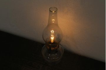 アンティーク照明　昭和初期　オイルランプリメイク　気泡ガラスが趣のある空間を演出するレトロなテーブルランプ(スタンドライト、卓上照明)(R-041941)