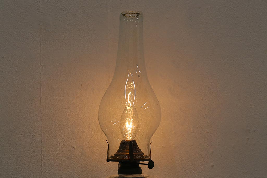 アンティーク照明　昭和初期　オイルランプリメイク　気泡ガラスが趣のある空間を演出するレトロなテーブルランプ(スタンドライト、卓上照明)(R-041941)