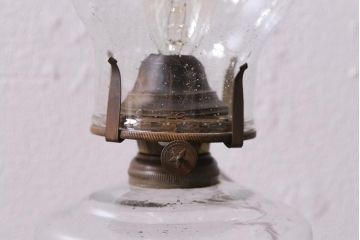 アンティーク照明　昭和初期　オイルランプリメイク　気泡ガラスが趣のある空間を演出するレトロなテーブルランプ(スタンドライト、卓上照明)(R-041941)