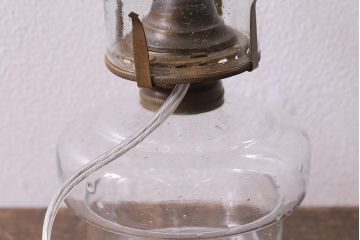 アンティーク照明　昭和初期　オイルランプリメイク　気泡ガラスが趣のある空間を演出するレトロなテーブルランプ(スタンドライト、卓上照明)(R-041941)