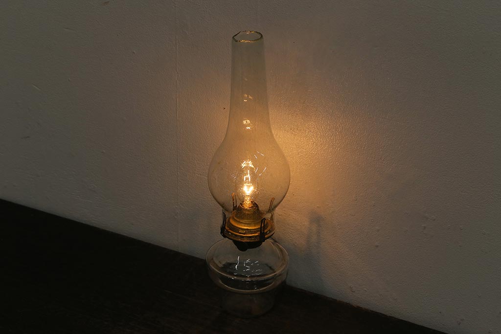アンティーク照明　昭和初期　オイルランプリメイク　気泡ガラスが趣のある空間を演出するレトロなテーブルランプ(スタンドライト、卓上照明)(R-041942)