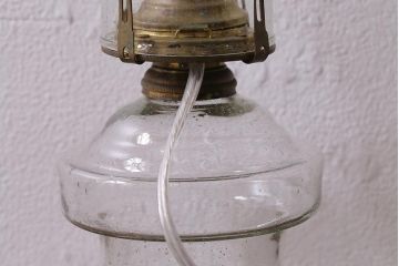 アンティーク照明　昭和初期　オイルランプリメイク　気泡ガラスが趣のある空間を演出するレトロなテーブルランプ(スタンドライト、卓上照明)(R-041942)