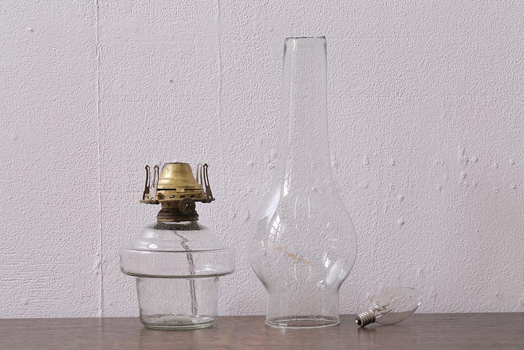 アンティーク照明　昭和初期　オイルランプリメイク　気泡ガラスが趣のある空間を演出するレトロなテーブルランプ(スタンドライト、卓上照明)(R-041942)