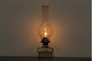 アンティーク照明　昭和初期　オイルランプリメイク　レトロなガラスが和む空間を演出するテーブルランプ(スタンドライト、卓上照明)(R-041943)