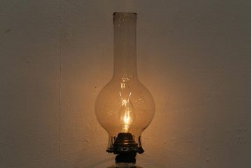 アンティーク照明　昭和初期　オイルランプリメイク　レトロなガラスが和む空間を演出するテーブルランプ(スタンドライト、卓上照明)(R-041943)