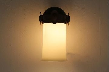 アンティーク照明　日本製　上手物!　大正期　銅製　珍しいデザインが目を引く壁掛け照明(シェード、ウォールライト、ブラケットライト)(R-041944)