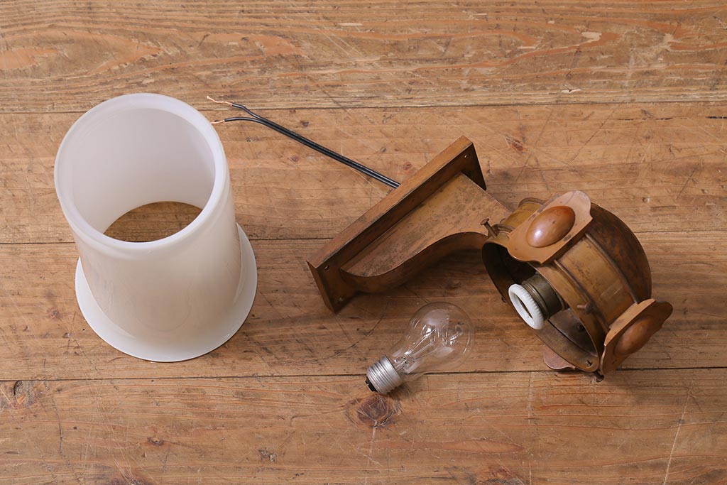 アンティーク照明　日本製　上手物!　大正期　銅製　珍しいデザインが目を引く壁掛け照明(シェード、ウォールライト、ブラケットライト)(R-041944)