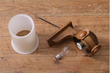 アンティーク照明　日本製　上手物!　大正期　銅製　珍しいデザインが目を引く壁掛け照明(シェード、ウォールライト、ブラケットライト)(R-041944)