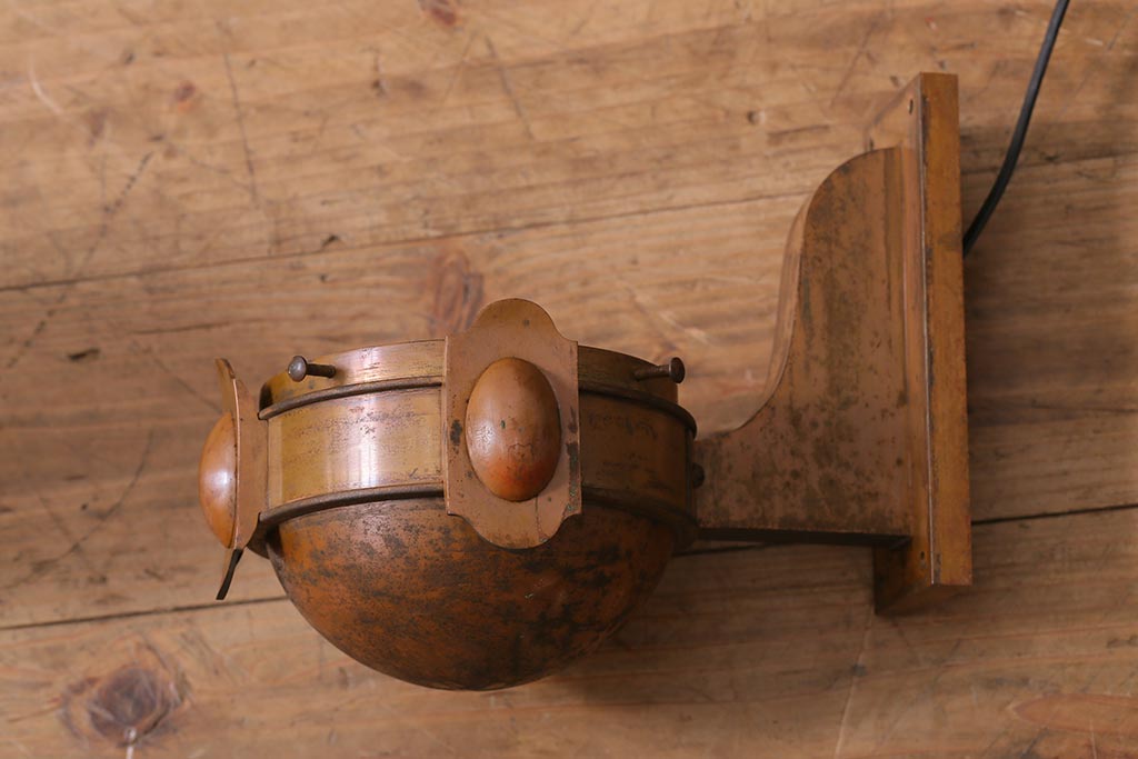 アンティーク照明　日本製　上手物!　大正期　銅製　珍しいデザインが目を引く壁掛け照明(シェード、ウォールライト、ブラケットライト)(R-041944)