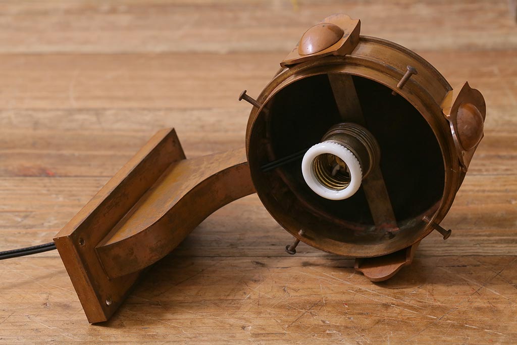 アンティーク照明　日本製　上手物!　大正期　銅製　珍しいデザインが目を引く壁掛け照明(シェード、ウォールライト、ブラケットライト)(R-041944)