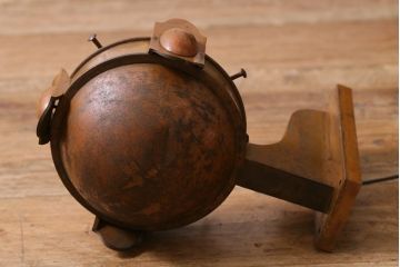 アンティーク照明　日本製　上手物!　大正期　銅製　珍しいデザインが目を引く壁掛け照明(シェード、ウォールライト、ブラケットライト)(R-041944)