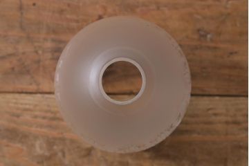 ヴィンテージ照明　フランスビンテージ　フロストガラス　優美なデザインが印象的なガラスシェードのペンダントライト(天井照明、シェード)(R-041945)