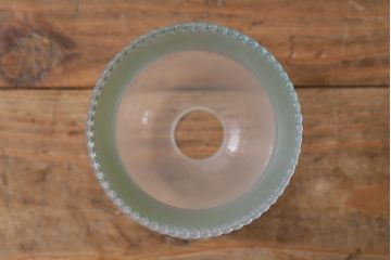 ヴィンテージ照明　フランスビンテージ　フロストガラス　優美なデザインが印象的なガラスシェードのペンダントライト(天井照明、シェード)(R-041945)