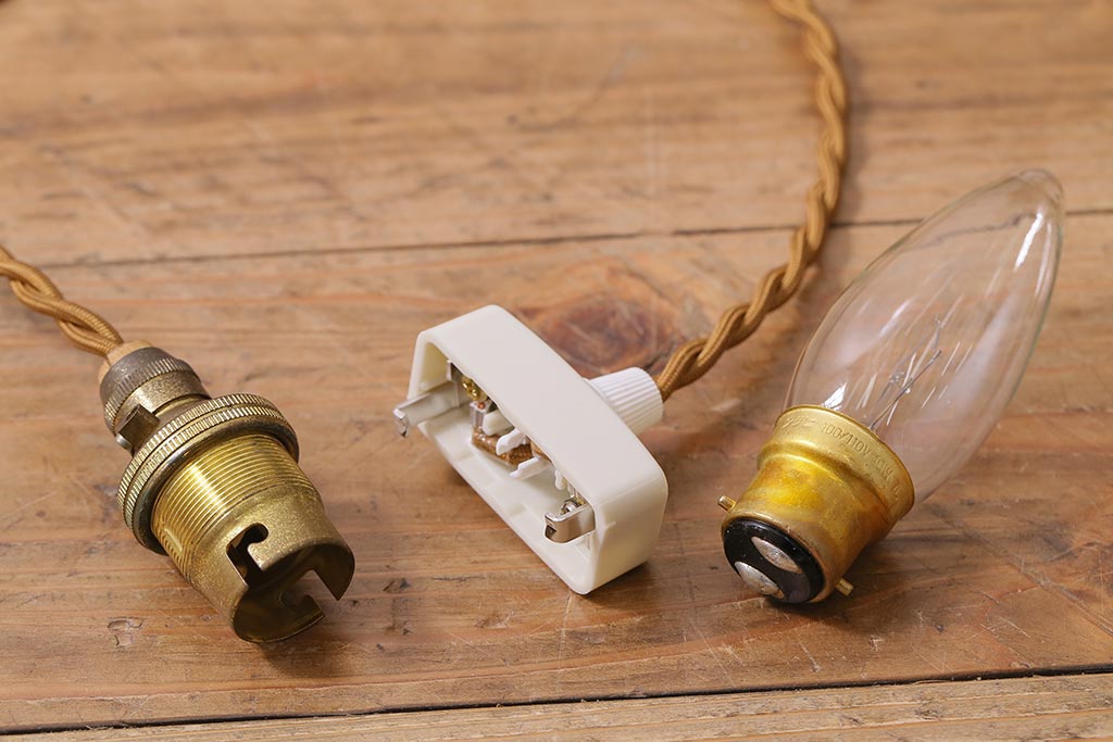 ヴィンテージ照明　フランスビンテージ　フロストガラス　優美なデザインが印象的なガラスシェードのペンダントライト(天井照明、シェード)(R-041945)