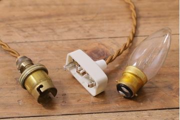 ヴィンテージ照明　フランスビンテージ　フロストガラス　優美なデザインが印象的なガラスシェードのペンダントライト(天井照明、シェード)(R-041945)