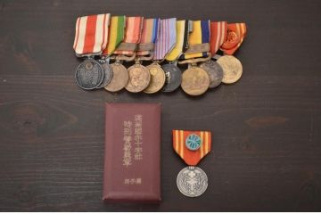 古い勲章など10点(満州國赤十字社、国境事変、建国功労章)(R-041983)
