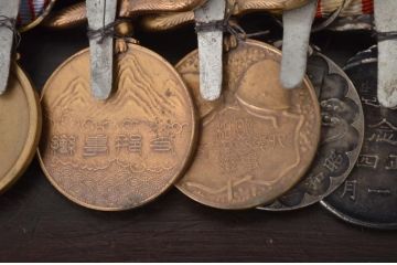 古い勲章など10点(満州國赤十字社、国境事変、建国功労章)(R-041983)
