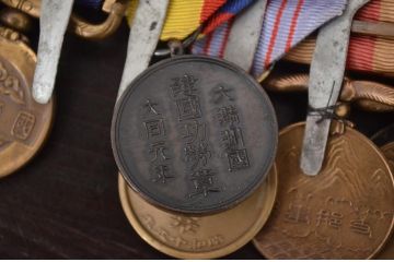 古い勲章など10点(満州國赤十字社、国境事変、建国功労章)(R-041983)