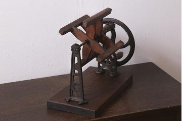 アンティーク雑貨　古民具・骨董　大正昭和初期　激レア!昔懐かしい糸巻き機(ディスプレイ雑貨)(R-042002)