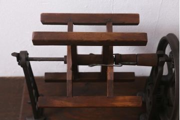 アンティーク雑貨　古民具・骨董　大正昭和初期　激レア!昔懐かしい糸巻き機(ディスプレイ雑貨)(R-042002)