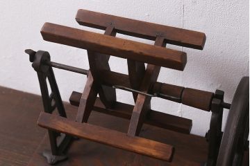 アンティーク雑貨　古民具・骨董　大正昭和初期　激レア!昔懐かしい糸巻き機(ディスプレイ雑貨)(R-042002)