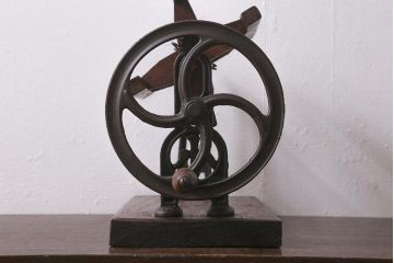 アンティーク雑貨　古民具・骨董　大正昭和初期　激レア!昔懐かしい糸巻き機(ディスプレイ雑貨)(R-042002)
