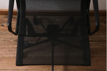 中古　Hermanmiller(ハーマンミラー社)　イームズアルミナムグループ　マネジメントチェア　キャスター付(定価約26万円)(椅子、アームチェア、オフィスチェア)(R-042007)