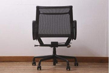 中古　Hermanmiller(ハーマンミラー社)　イームズアルミナムグループ　マネジメントチェア　キャスター付(定価約26万円)(椅子、アームチェア、オフィスチェア)(R-042007)