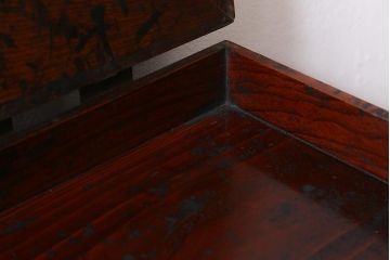 アンティーク家具　古民具・骨董　総欅(ケヤキ)材　漆塗り　存在感のある金具が魅力の硯箱(小引き出し)(R-042009)