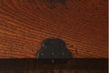 アンティーク家具　古民具・骨董　総欅(ケヤキ)材　漆塗り　存在感のある金具が魅力の硯箱(小引き出し)(R-042009)