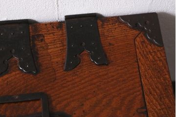 アンティーク家具　古民具・骨董　総欅(ケヤキ)材　漆塗り　存在感のある金具が魅力の硯箱(小引き出し)(R-042009)