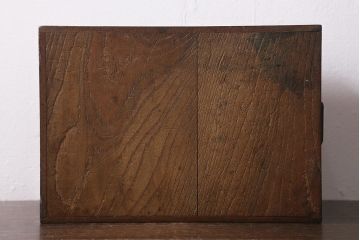 アンティーク家具　古民具・骨董　総欅(ケヤキ)材　漆塗り　存在感のある金具が魅力の硯箱(小引き出し)(R-042009)