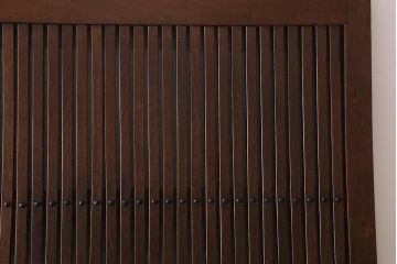 アンティーク建具　明治大正期　総ケヤキ材　丸に桔梗紋　上品な和の空間作りにおすすめの格子蔵戸(引き戸、玄関戸)(R-042014)