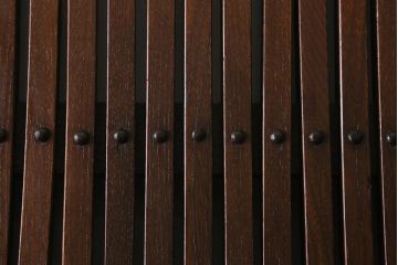 アンティーク建具　明治大正期　総ケヤキ材　丸に桔梗紋　上品な和の空間作りにおすすめの格子蔵戸(引き戸、玄関戸)(R-042014)