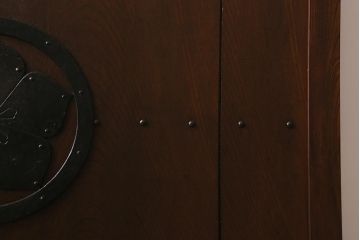 アンティーク建具　明治大正期　総ケヤキ材　丸に桔梗紋　上品な和の空間作りにおすすめの格子蔵戸(引き戸、玄関戸)(R-042014)