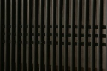 アンティーク建具　昭和初期　繊細に並んだ細い桟が目を引く筬欄間(オサランマ、明り取り、建具)(R-042019)