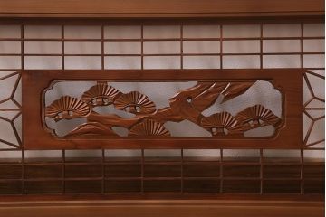 ビンテージ建具　昭和中期　角麻の葉模様　組子と松の彫刻が美しい欄間(明かり取り、明り取り)(R-042020)