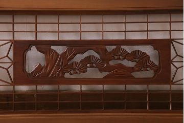 ビンテージ建具　昭和中期　角麻の葉模様　組子と松の彫刻が美しい欄間(明かり取り、明り取り)(R-042020)