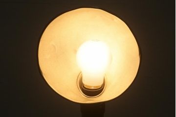 ヴィンテージ照明　レトロ　アルミシェードのデスクスタンド(スタンドライト、卓上照明、ビンテージ)(R-042028)