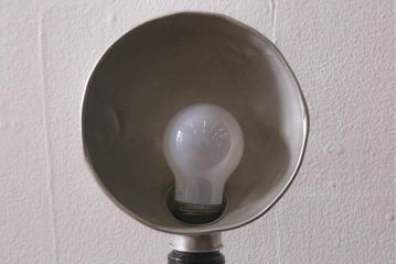 ヴィンテージ照明　レトロ　アルミシェードのデスクスタンド(スタンドライト、卓上照明、ビンテージ)(R-042028)