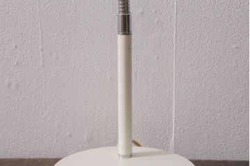 ヴィンテージ照明　レトロ　アルミシェードのデスクスタンド(スタンドライト、卓上照明、ビンテージ)(R-042028)