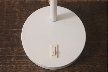 ヴィンテージ照明　レトロ　アルミシェードのデスクスタンド(スタンドライト、卓上照明、ビンテージ)(R-042028)