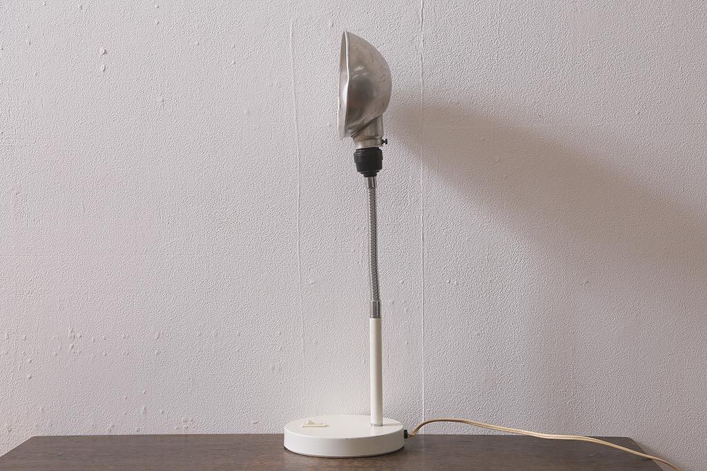 ヴィンテージ照明　レトロ　アルミシェードのデスクスタンド(スタンドライト、卓上照明、ビンテージ)(R-042028)